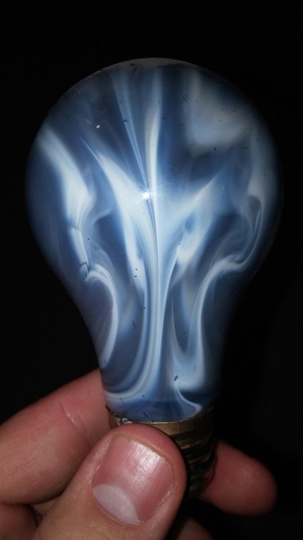 Перегорев, лампочка оставила такой узор