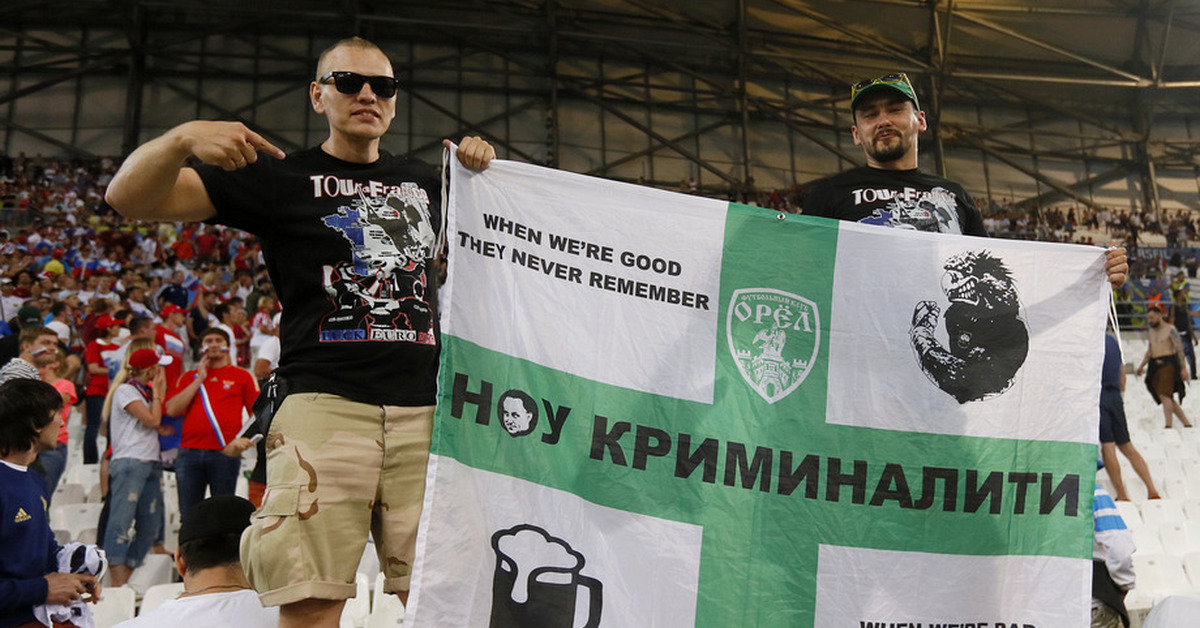 Russian hooligans france. Футболка Орел Бутчерс. Tour de France Russian Hooligans. Тур де Франс рашен хулиганс. Фанаты в Марселе Орел Бутчерс.