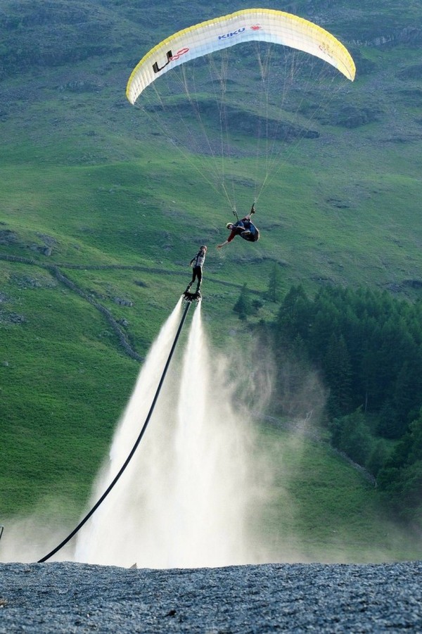 Эх, жизнь моя - жестянка, Да ну её в болото, Живу я, как поганка, А мне летать, а мне летать, А мне летать охота.