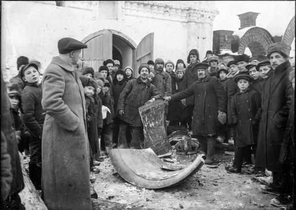 Фотография была сделана в первые годы советской власти