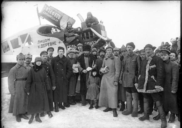 Фотография была сделана в первые годы советской власти