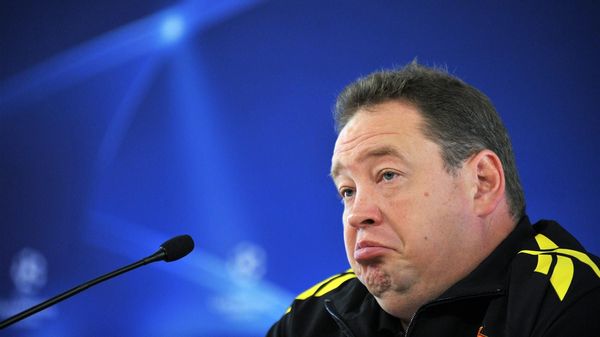 А что если сборная России по футболу справляется со своими обязанностями очень хорошо?