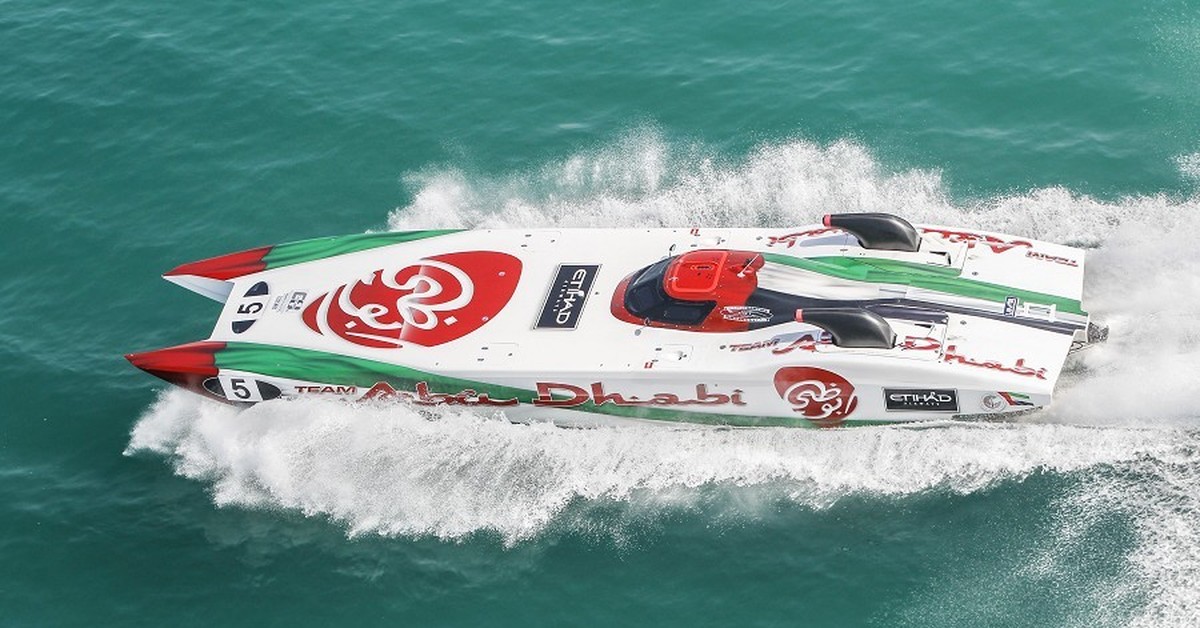 Легкая гоночная лодка. Гоночный катер Alfa Romeo. Катер RS Blade 36. Спортивный катер. Океанские гоночные катера.