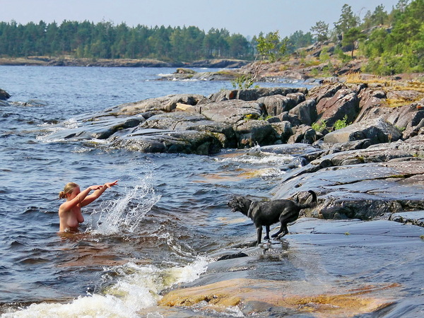 Summer on Ladoga. - NSFW, My, The photo, Summer, Joy, Girls, Dog, Spray, Ladoga, 