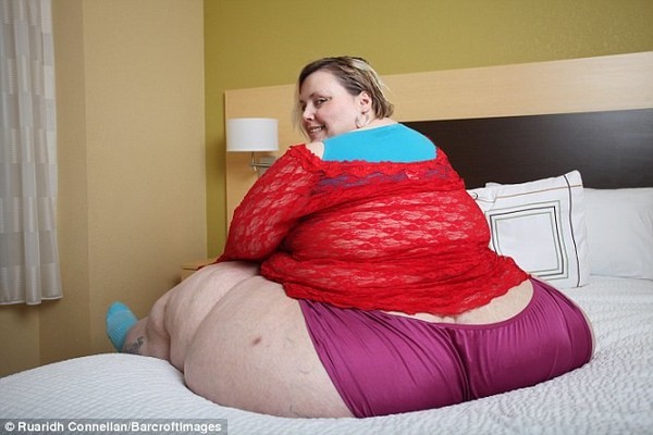220-kilogram American earns erotic online broadcasts - NSFW, Strawberry, Fullness, America, Longpost