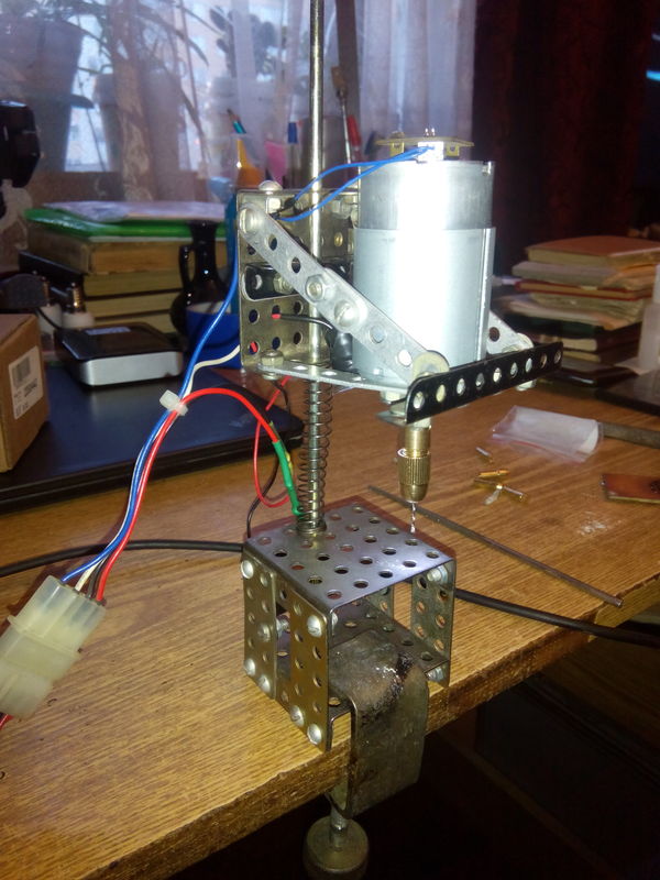 Ты можешь делать швейцарские ножи или смартфоны, но ты уже никогда не сделаешь ничего более универсального, чем совковый детский конструктор