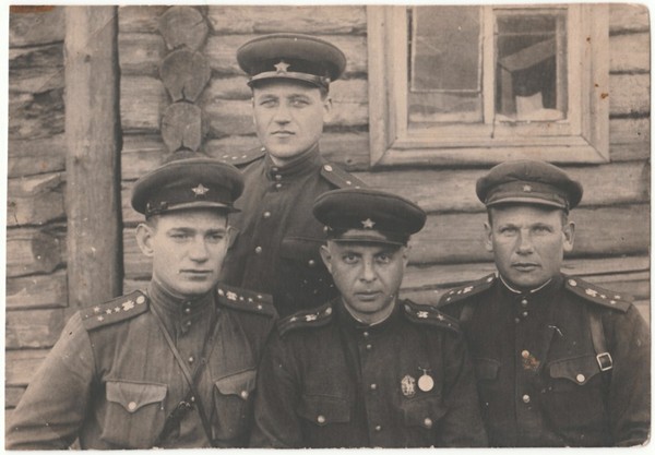 Военные автомобилисты.