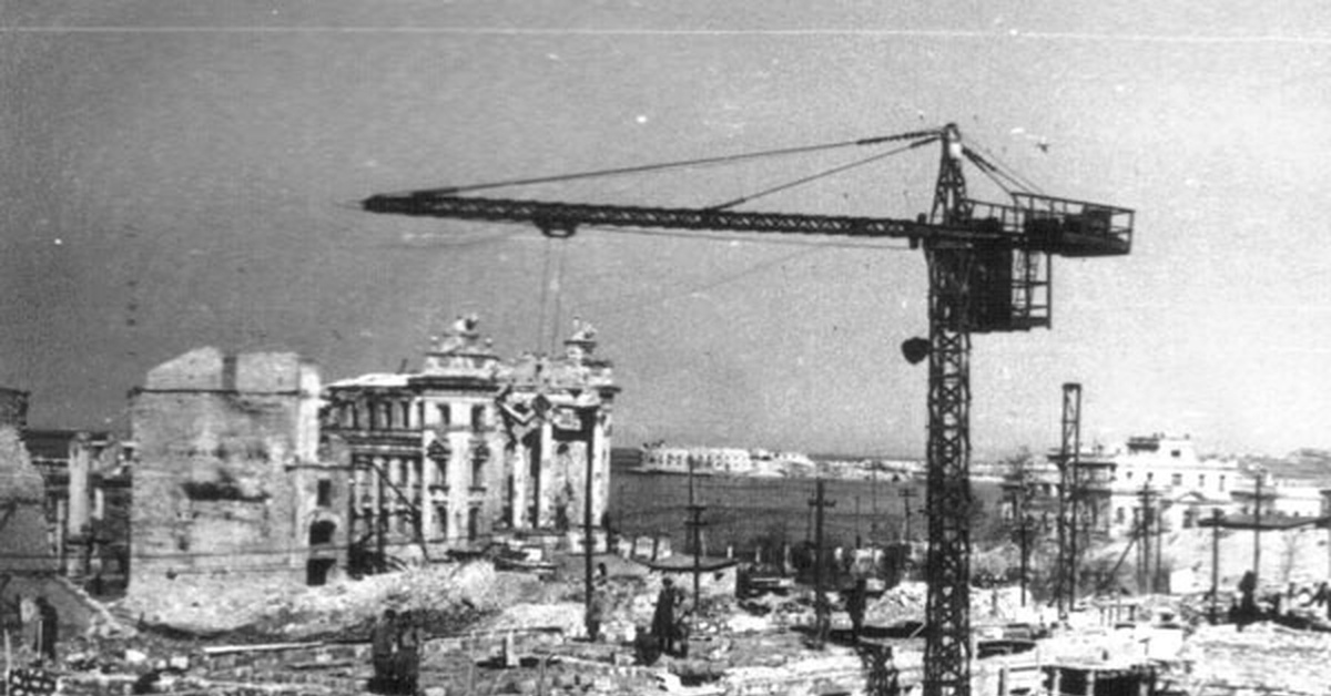 Восстановление городов. Восстановление СССР после войны 1945. Восстановление города Севастополя после Великой Отечественной войны. Восстановление Сталинграда после войны. Сталинград после войны восстановленный.