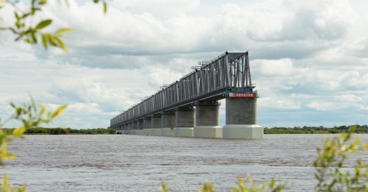 Мост благовещенск хэйхэ. Мост в хэйхэ через амур. Переход через амур. Нижнеленинское еврейской автономной. Автомобильный мост благовещенск хэйхэ.
