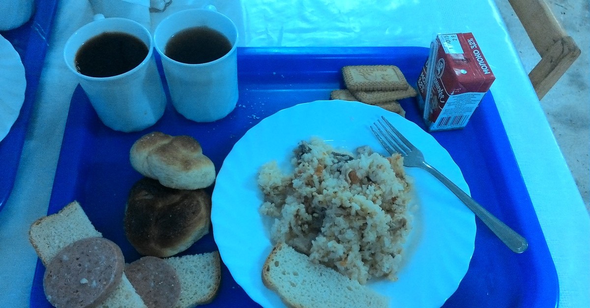 Ужин в армии. Еда в армии. Обед в армии. Пельмени в армии на завтрак. Завтрак обед и ужин в армии РФ.