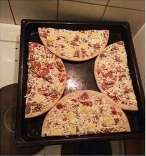 Как разогреть две пиццы на одном противне.