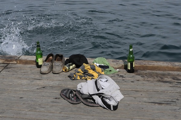 Пьяные жители Башкирии на спор переплывали озеро и утонули