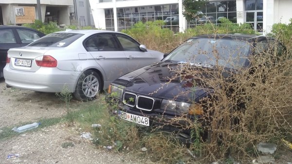     , BMW