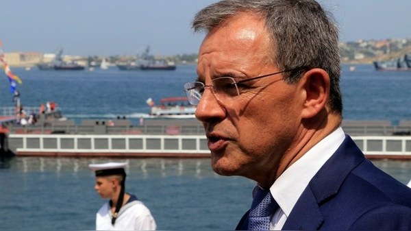 За петрушку ответишь: Французский депутат засудит коллег за намек на связи с Кремлем