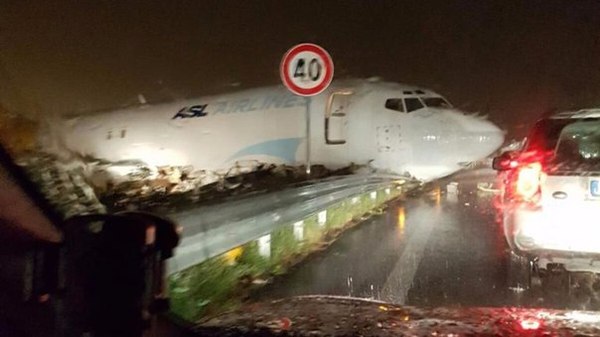           4    . , , Boeing, DHL, , 