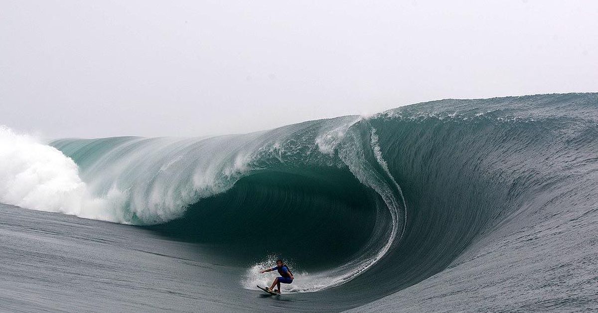 Волны огромные страшные. Большие волны. Жуткие волны. На серфинг. Океан волны.
