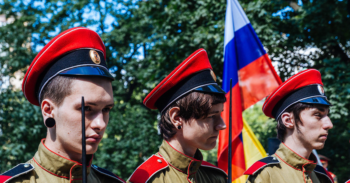 Солдат гвардии. Современные белогвардейцы. Юнкера белогвардейцы. Белогвардейцы реконструкция. Белые гвардейцы.