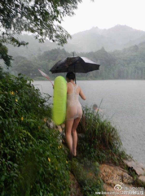 Rain allows you to see the world and people in a different way - NSFW, Rain, Girls