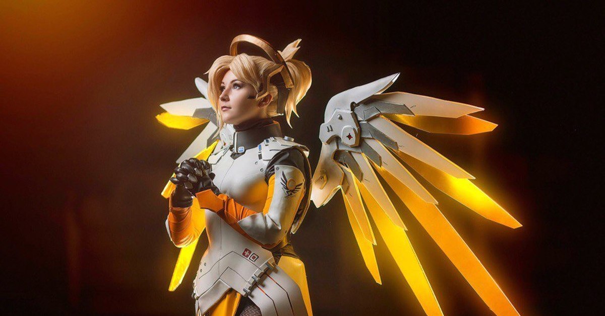 Алекс мерси. Мерси овервотч. Косплей Mercy. Ангел овервотч. Overwatch мерси косплей.