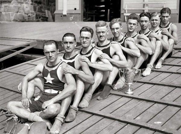 1919 Nine in a boat and no dog. - Sport, Rowing, Rowers, Photo, Retro, Interesting