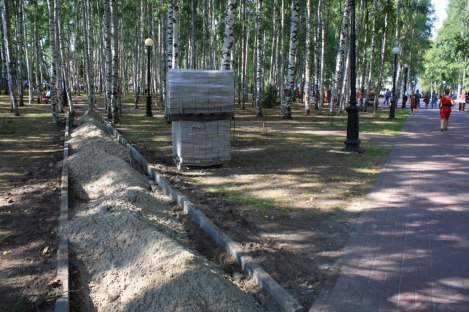 How to properly build sidewalks. - The park, Khanty-Mansiysk, Sidewalk, Rationality