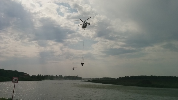 Extinguishing a fire by helicopters in the Shishkin forest, New Moscow, 23-08-16 - Moscow, Longpost, Helicopter, Fire, My