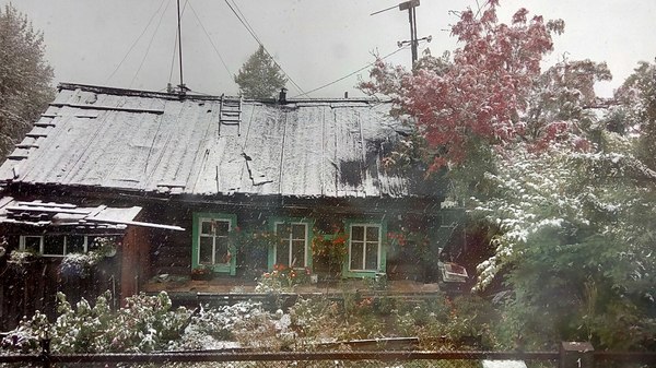 Yakutia, city of Aldan August 27 - Snow, Summer, Color, beauty, House