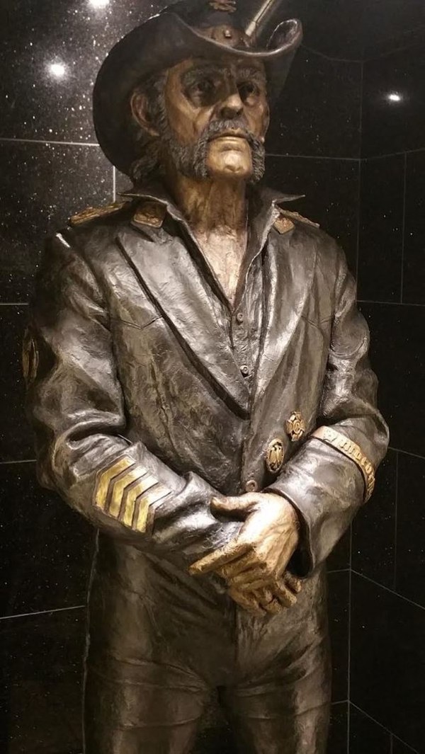Monument in honor of the leader of MOTORHEAD. - Lemmy Kilmister, , Longpost, Motorhead