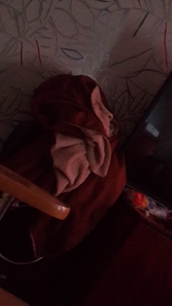 Granny from a blanket - My, Old woman, Face, A blanket, Accident, Mystic, Longpost