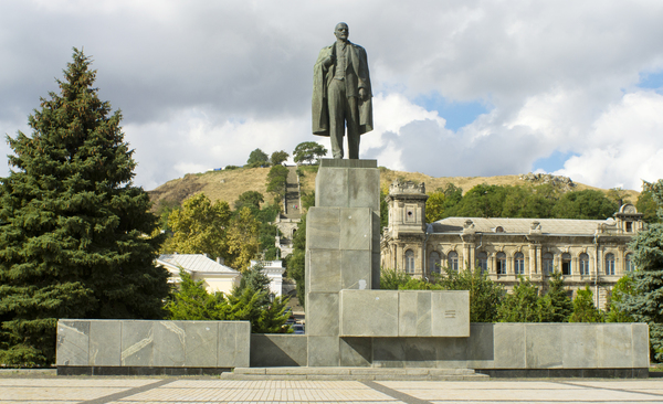 On guard of the city. - My, Kerch, Lenin, Lenin monument, , Crimea, Mithridates, Square, The photo