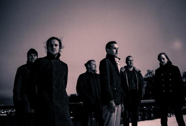 Премьера новой песни Hanging Garden