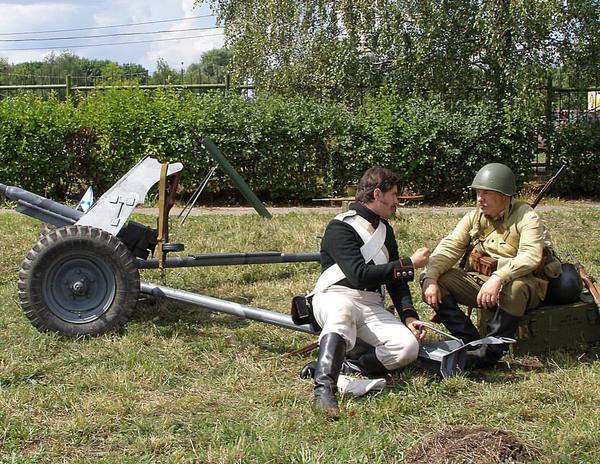 Soldiers reminisce about days gone by - Weapon, Reconstructors, A gun, , The bayanometer is silent