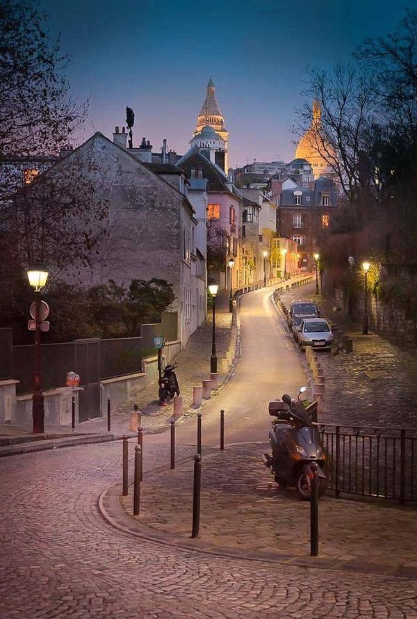 Early morning in Montmartre. - Cityscapes, Paris, Street photography