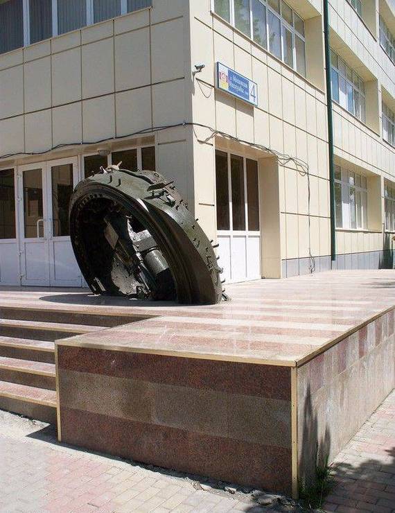 About how the monument erected itself. - Tower, Tanks, Monument, Ossetia, Longpost