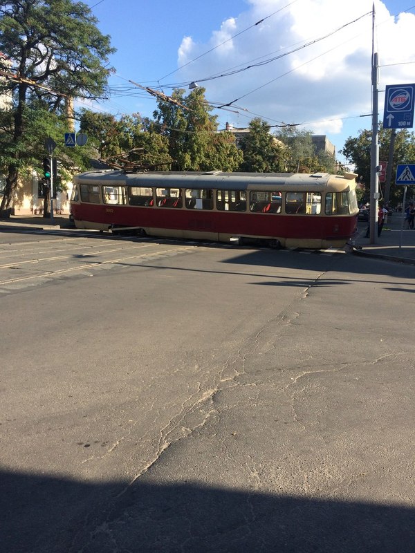 In our city, even trams cross the road at a pedestrian crossing - Tram, Drift, Derailed, , Kharkov, The culture, Crosswalk