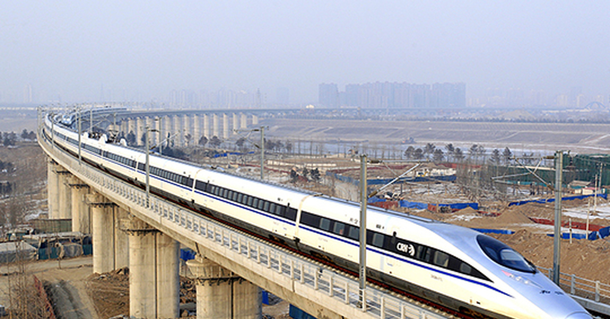 Строить новую железнодорожную магистраль. Высокоскоростной поезд в Китае. Даньян-Куньшаньский виадук. Высокоскоростные железные дороги в Китае. Китайские поезда ВСМ.