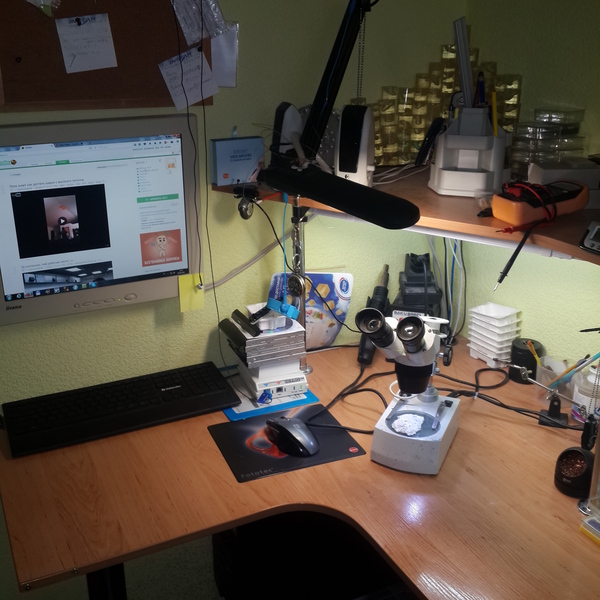 Here is my workplace. - Workplace, Hearing loss, Hearing aid, Repair, Text