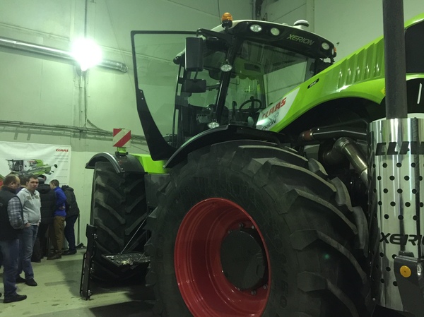 On the wave of posts. - My, Education, Tractor, Claas, 