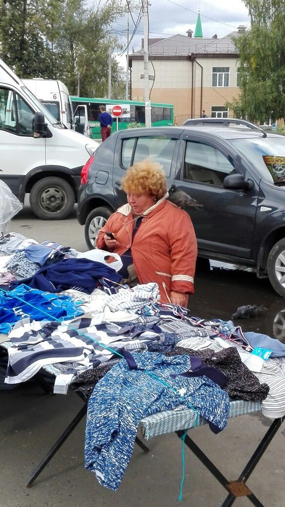 Woman and black dove... - My, Female, Pigeon, Market, Things, Marketing, Photo, Longpost, My, Women