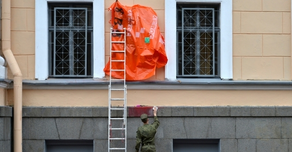 верный народ. укр генерал на коленях. доктор нассара. семен слепаков и его жена.