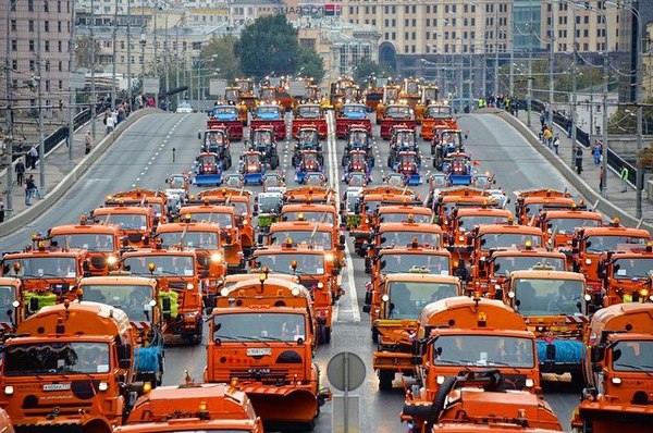 Автомобили ГБУ «Автомобильные дороги» во время Первого московского парада городской техники - День города, Парад, Техника