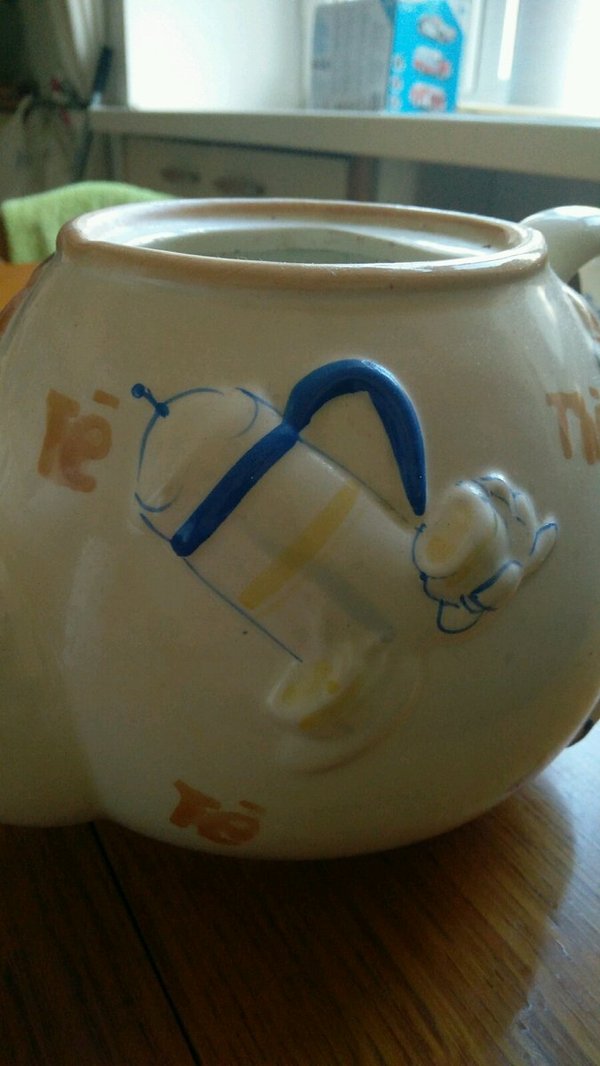 I was told that a coffee pot was drawn on my teapot. - Coffee pot, Kettle, Not mine, It seemed