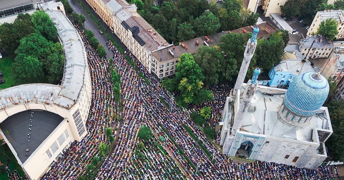 Ураза питер. Соборная мечеть Санкт-Петербурга. Мечеть в Санкт-Петербурге на Горьковской. Соборная мечеть Санкт-Петербурга площадь. Мечеть на Горьковской СПБ.