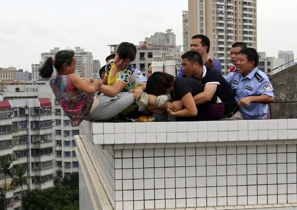 When you owe money to the whole entrance - Roof, Jump, Neighbours, Humor