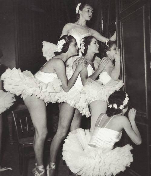 Ballerinas peep into the men's locker room. - Story, Girls, Ballerinas, Paris, France, Photo