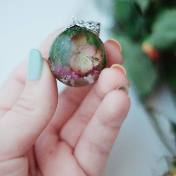 Pendant with a bouquet - My, Epoxy resin, Flowers, Dried flowers, Decoration, Pendant, , Longpost