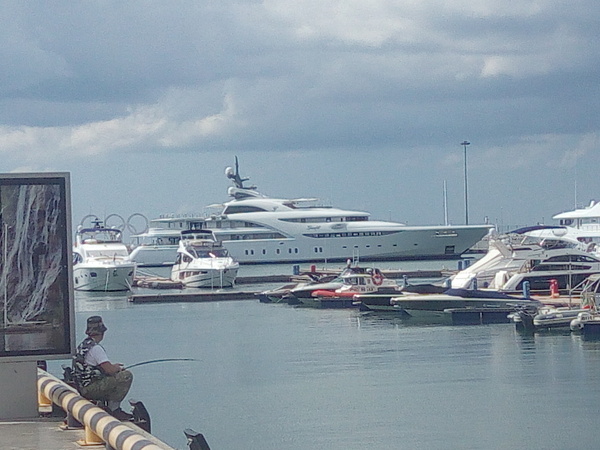 Modest yacht in Sochi. - Yacht, Sochi