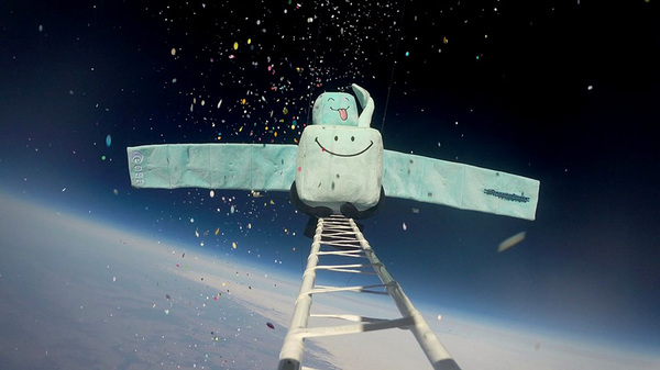 Selfie of the year: the funniest artificial satellite of the earth. - Selfie, Space, Satellite, Ball, Land, Atmosphere