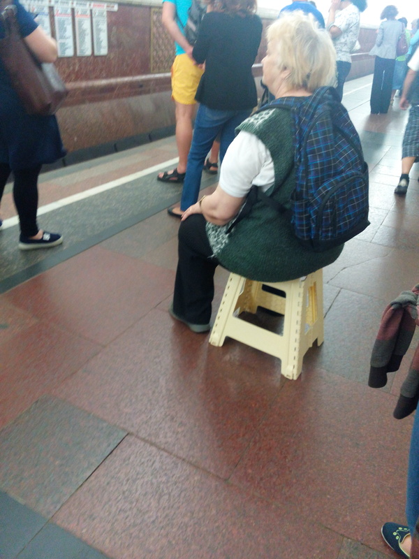 Your own point of support - Moscow Metro, High chair, Resourcefulness