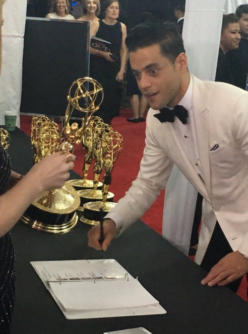 Rami Malek collects his Emmy statuette. - Rami Malek, Emmy, Happiness, Mr Robot, Emmy Awards